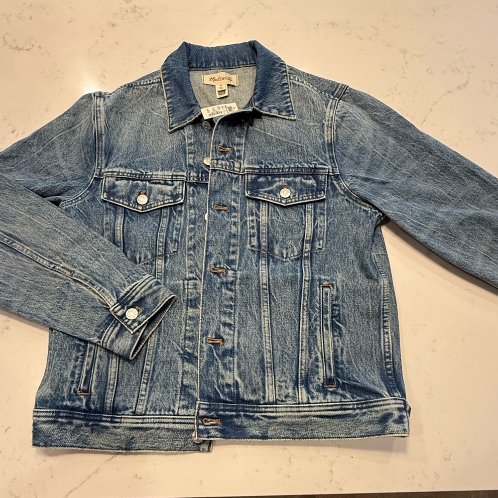 Madewell Men’s Denim Jacket with Button Closure